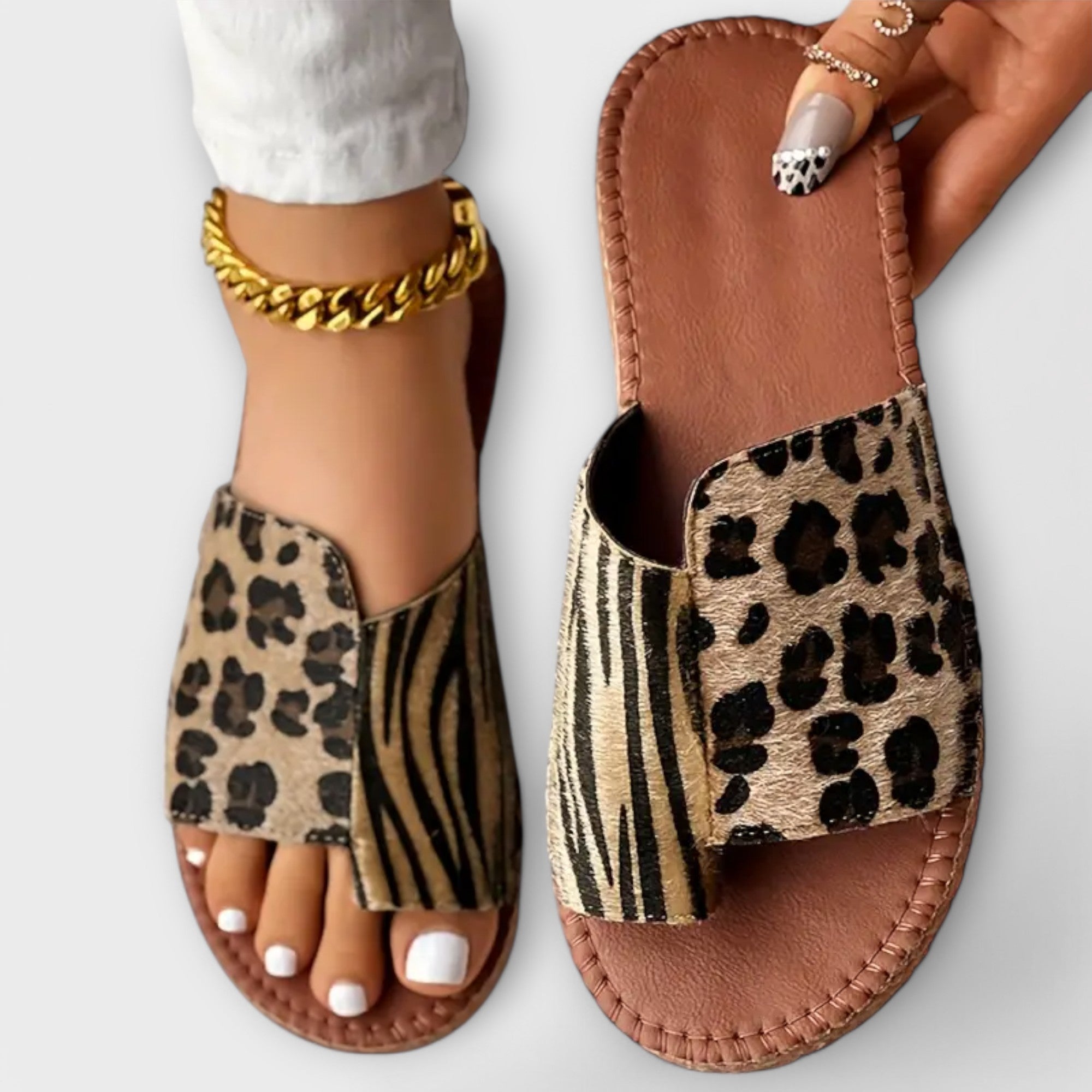 Chic To-Farvet Slides med Leopardprint