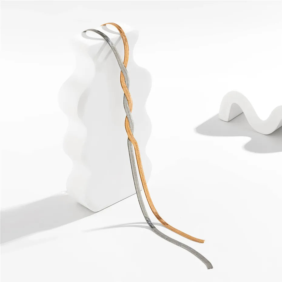 Elegant Lang Halskæde med Justerbart Slangedesign