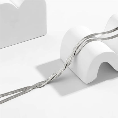 Elegant Lang Halskæde med Justerbart Slangedesign