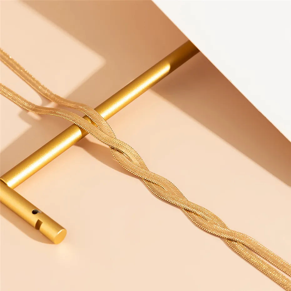 Elegant Lang Halskæde med Justerbart Slangedesign